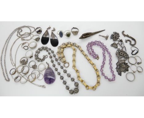 Silver and white metal jewellery to include, a gilded white metal Victorian style locket chain, amethyst beads, rings etc Con