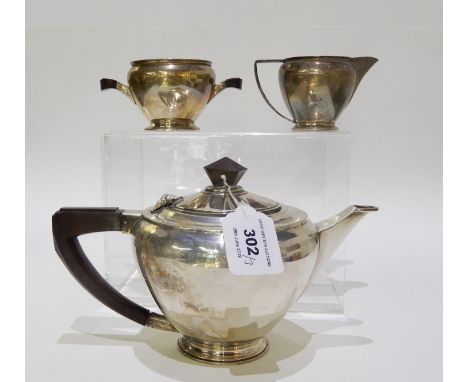 A bachelor's three piece silver tea service by Henry Clifford Davis, Birmingham 1933, of inverted pear shape (3), 618gms Cond