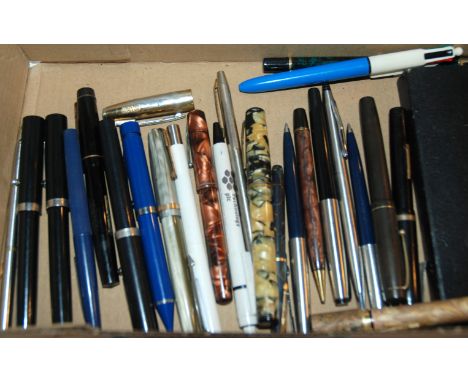 A collection of vintage pens including Parker examples Condition Report: Available upon request
