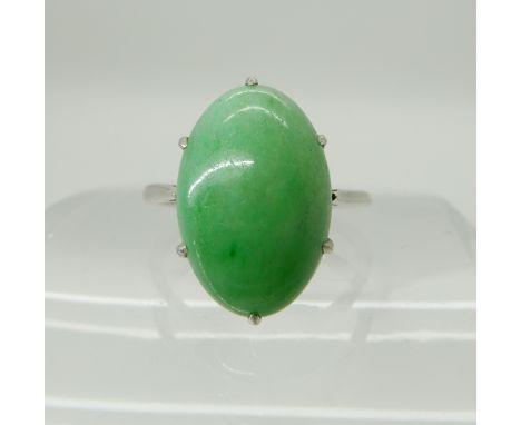 An 18ct white gold Chinese green hardstone ring stone approx 17.1mm x 11.5mm, finger size Q1/2 Condition Report: Available up