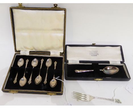 A lot comprising a cased set of six silver coffee spoons, Birmingham 1922 and a silver fork and spoon Condition Report: Avail