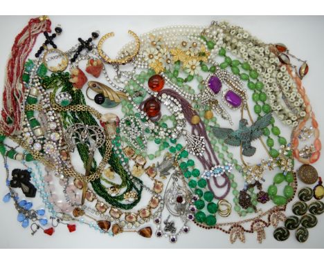 A collection of vintage costume jewellery to include, deco clips, rose quartz beads etc Condition Report: Not available for t