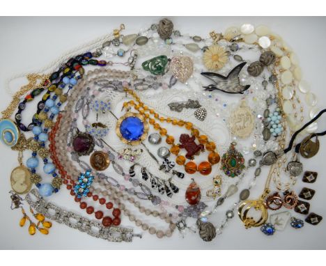 A collection of vintage costume jewellery to include, a frog clip, Czech glass pendant, enamelled buttons etc Condition Repor