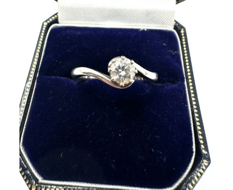 Platinum diamond ring set with single diamond measures approx 5mm dia weight 5.3g