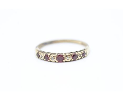 9ct gold diamond and ruby row set ring (1.8g)