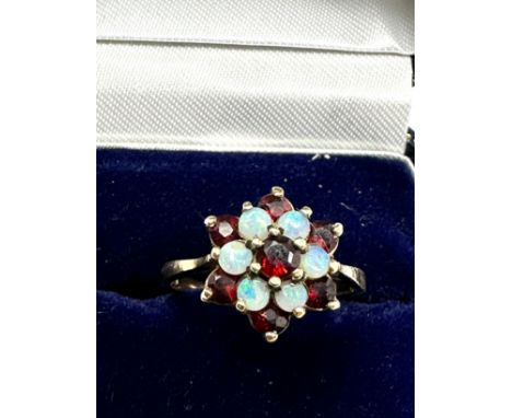 9ct gold garnet &amp; opal ring weight 2.6g