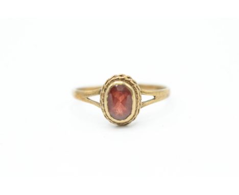 9ct gold vintage garnet dress ring (1.4g)