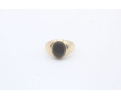 9ct gold and black onyx signet ring (1.3g)