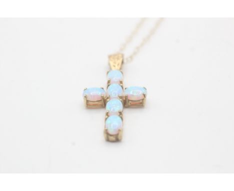 9ct gold man-made opal cross pendant on chain (2.6g)