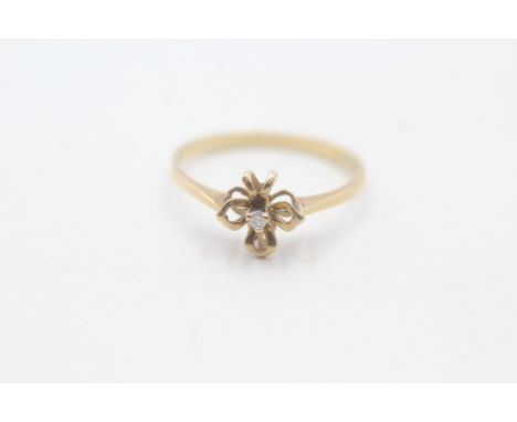 9ct gold diamond floral dress ring (1.1g)