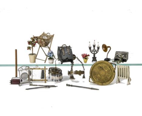  Dolls' House Chattels, tinplate and paper wireless receiver and horn speaker, two chandelier, gold painted soft metal work b