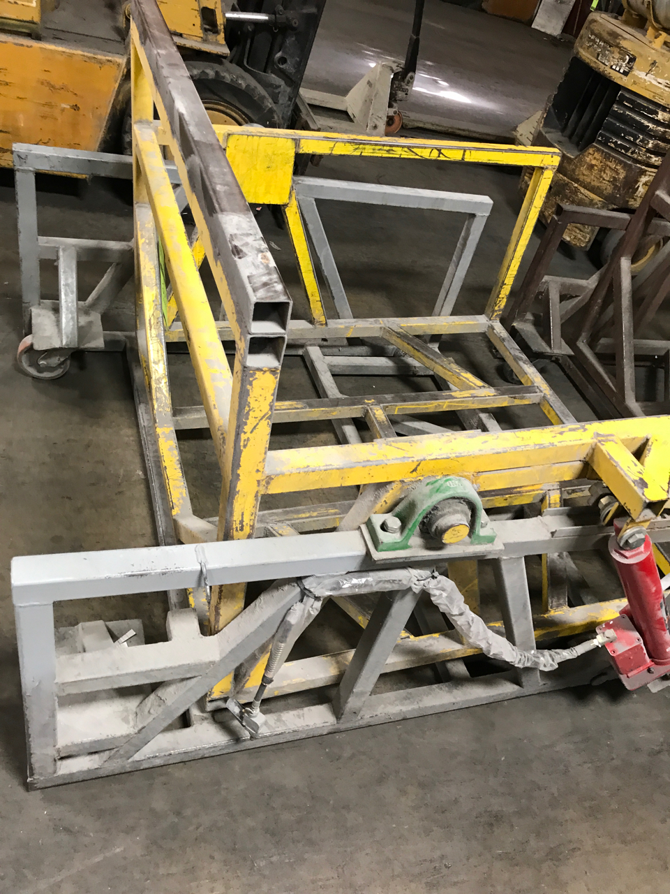 Industrial Pallet Box Dumper or Rotator on casters, with pneumatic