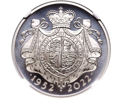 UNITED KINGDOM. Elizabeth II, 1952-2022. Platinum 100 pounds, 2022. Royal Mint. Proof. Commemorating the 70th anniversary of 