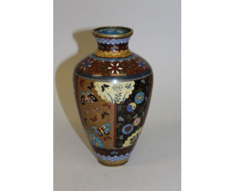 A JAPANESE CLOISONNE ENAMEL VASE. 7.5ins high. 