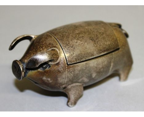 A RARE SILVER PIG VESTA, the pig with ears that go forward, curly tail, on four legs, the top with open flap, 7.5cms long. Lo