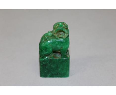 A CHINESE JADE DOG OF FOE. 2.75ins high. 