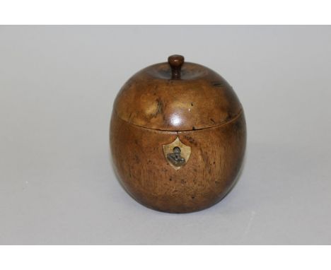 A GOOD SMALL APPLE TEA CADDY with hinged lid and lock. 4.5ins high. 