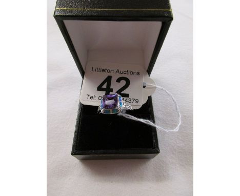 Silver amethyst set ring