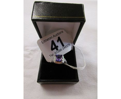 Silver amethyst set ring