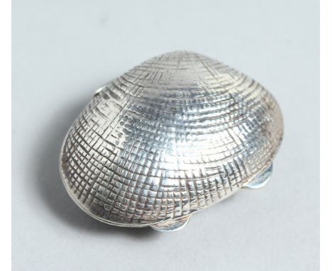 A SILVER GLASS SNUFF BOX