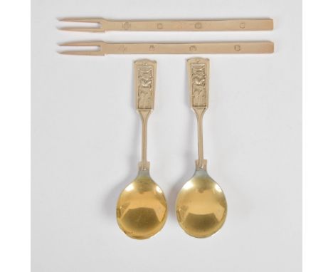 A collection of silver flatware, to include; a pair of modern silver pickle forks, Sheffield, 1968, makers mark FH, 17.5cm lo