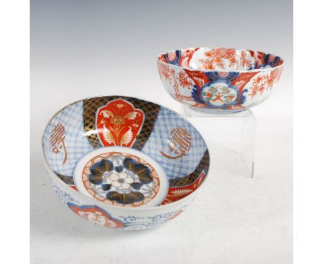 Two Japanese Imari bowls, Meiji Period, the larger bowl 21cm diameter x 8.5cm high, the smaller bowl 18.5cm diameter x 7.5cm 