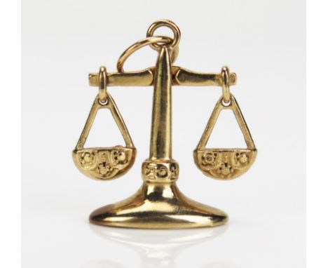 A 9ct Gold Articulated Scales Charm, hallmarked, 2.46g 