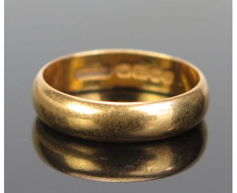 An Antique 22ct Gold Plain Wedding Band, Birmingham 1923, 4.7mm wide, size K.25, 4.04g 