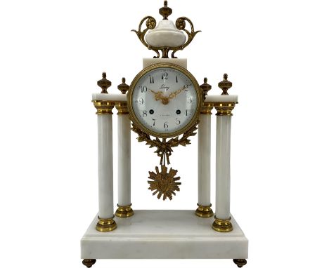 20th century -  8-day mantle clock in a white marble and gilt metal 19th century style portico case, enclosed drum movement s