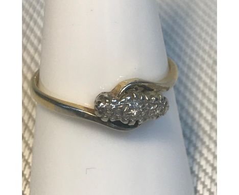 18ct gold, Platinum and diamond ring, ring size O1/2. Weighs 2.17grams 