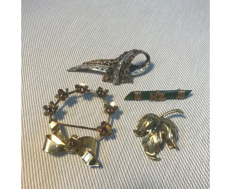 A Lot of 4 antique brooches, Includes 9ct gold lead design brooch, 9ct gold and jade bar brooch, Sterling silver gilt ribbon 
