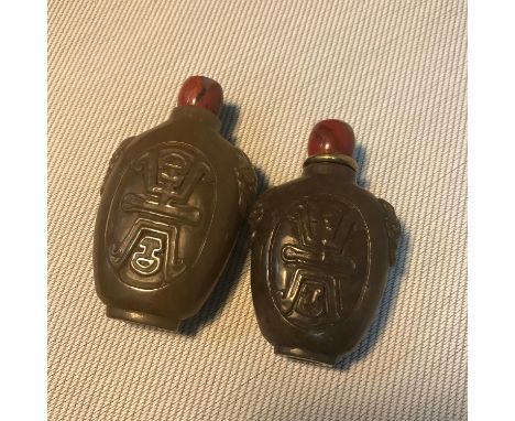 A lot of two antique Chinese hand carved jade perfume/ snuff bottles. Measures 6.4cm in length