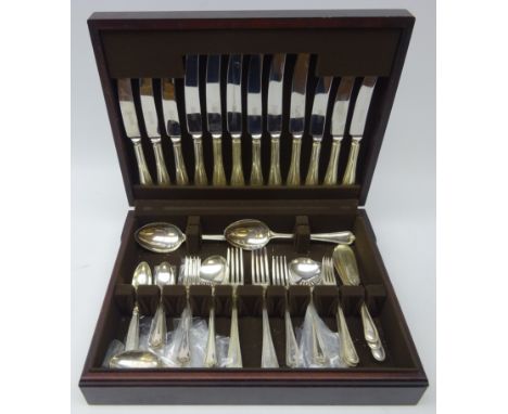 Canteen of United Cutlers silver-plated cutlery, six settings with matched flatware 