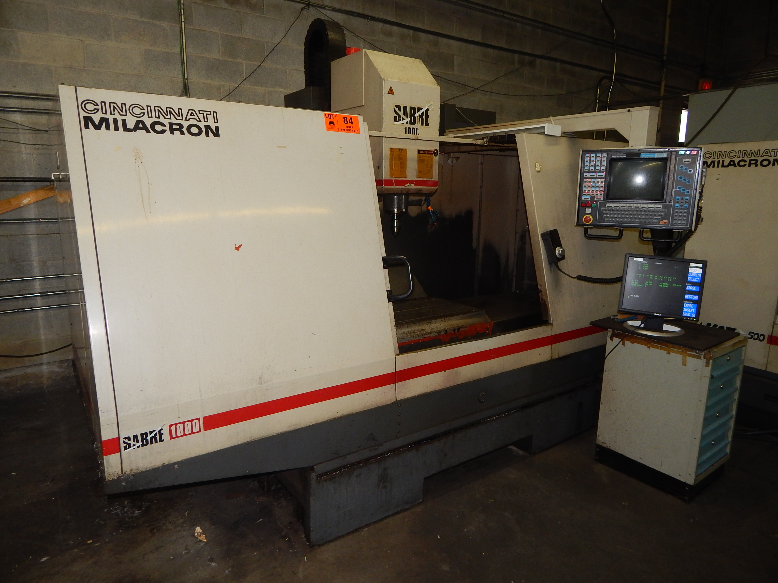 Lot 84 - CINCINNATI MILACRON SABRE 1000 ERO CNC VERTICAL MACHINING CENTER WITH ACRAMATIC 850 SX
