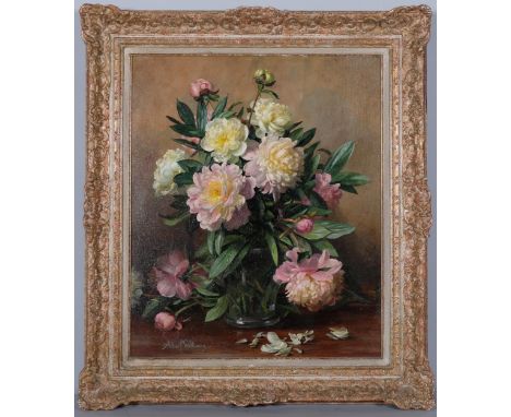 Albert Williams (1922 - 2010), still life, oil on canvas, 61cm x 51cm, framedGood condition with some light surface dirt whic