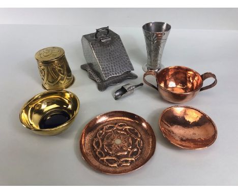Arts and crafts, collection  metal ware in the arts and crafts style, hand planished copper quaich, copper pin tray, brass bo