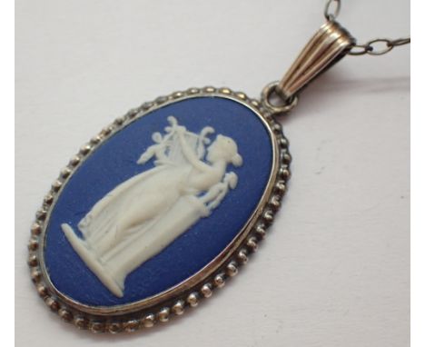 Silver vintage Wedgwood jasperware pendant on silver chain in original box 