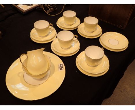 Twenty piece Wedgwood yellow tea service  CONDITION REPORT: No cracks, chips or visible restoration. Gilt is good, a few ligh