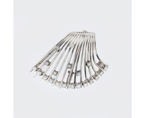 Brosche mit Diamant-Besatz. Platin. Brosche mit 21 Kleinstdiam. im 8/8-Schliff zus. ca. 0,75 ct. Weiß(H)-Getöntes Weiß(K).VS-