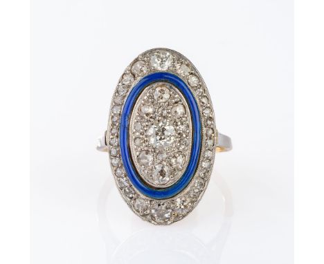 Jugendstil Diamant Ring. Anf. 20. Jh. 14 kt. GG mit Platin. Ovaler Ringkopf mit reichem pavégefassten Besatz von 43 Diam. im 