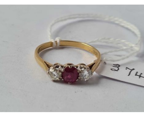 A DIAMOND AND RUBY THREE STONE RING 18CT GOLD SIZE Q   2.5 GMS