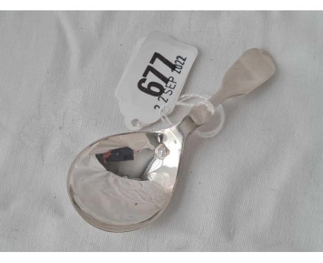 A plain fiddle pattern caddy spoon with mark to bowl, Sheffield 1978