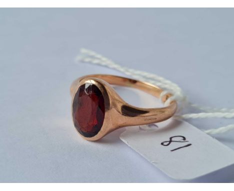 A garnet signet ring 9ct size R  4.2 gms