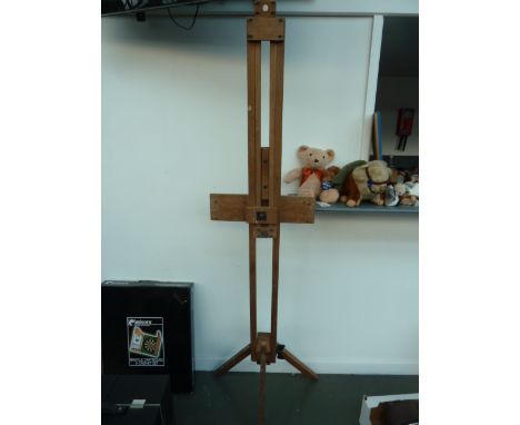A vintage Windsor and Newton artist's studio radial easel, made in England