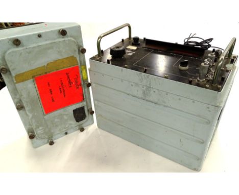A Smiths type low range portable Pitot static test set, for light aircraft, numbered 94, in metal casing, 41cm high, 43cm wid