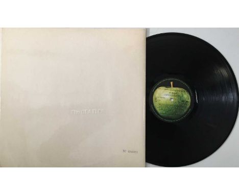 THE BEATLES - WHITE ALBUM LP (ORIGINAL UK MONO COPY - PMC 7067/8). A lovely example original UK (second run LPs) copy of The 