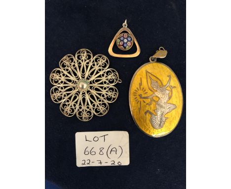 A YELLOW ENAMEL THAI SILVER PENDANT, WHITE METAL FILIGREE PENDANT ETC, APPROX TOTAL GROSS WEIGHT 24 GRAMS 