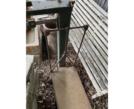 A VINTAGE SET OF AVERY PLATFORM SCALES** BUYER TO COLLECT FROM WEST CHESHIRE WA7 3ED ** 