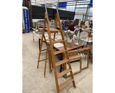 A SET OF VINTAGE WOODEN STEP LADDERS AND A WOODEN EASEL 