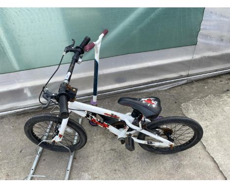 AN APOLLO FORCE BOY'S BIKE AND A SCOOTER 